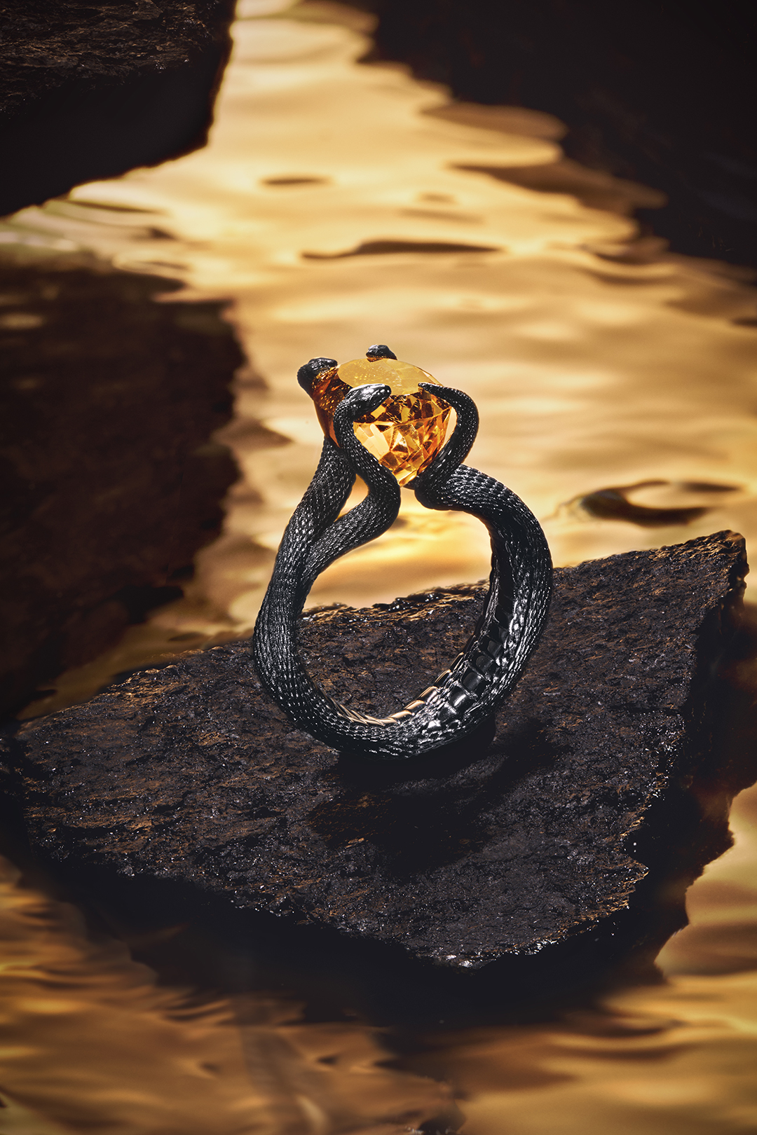Individual ring Serpent in gold
